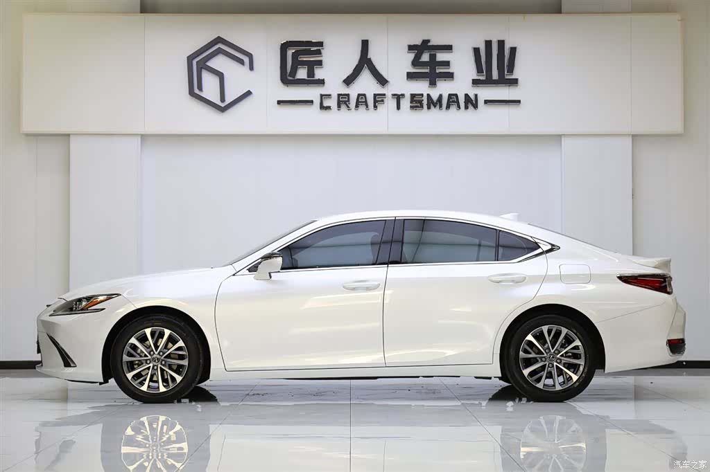Lexus ES, 2023 4