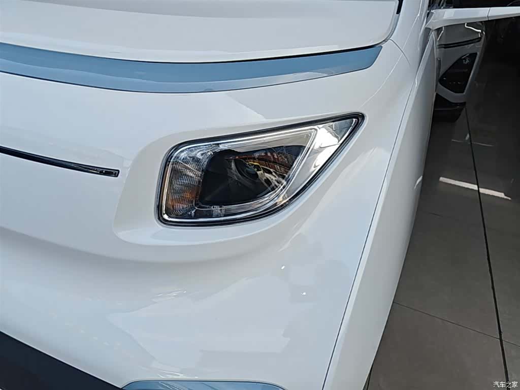 Wuling NanoEV, 2022 17