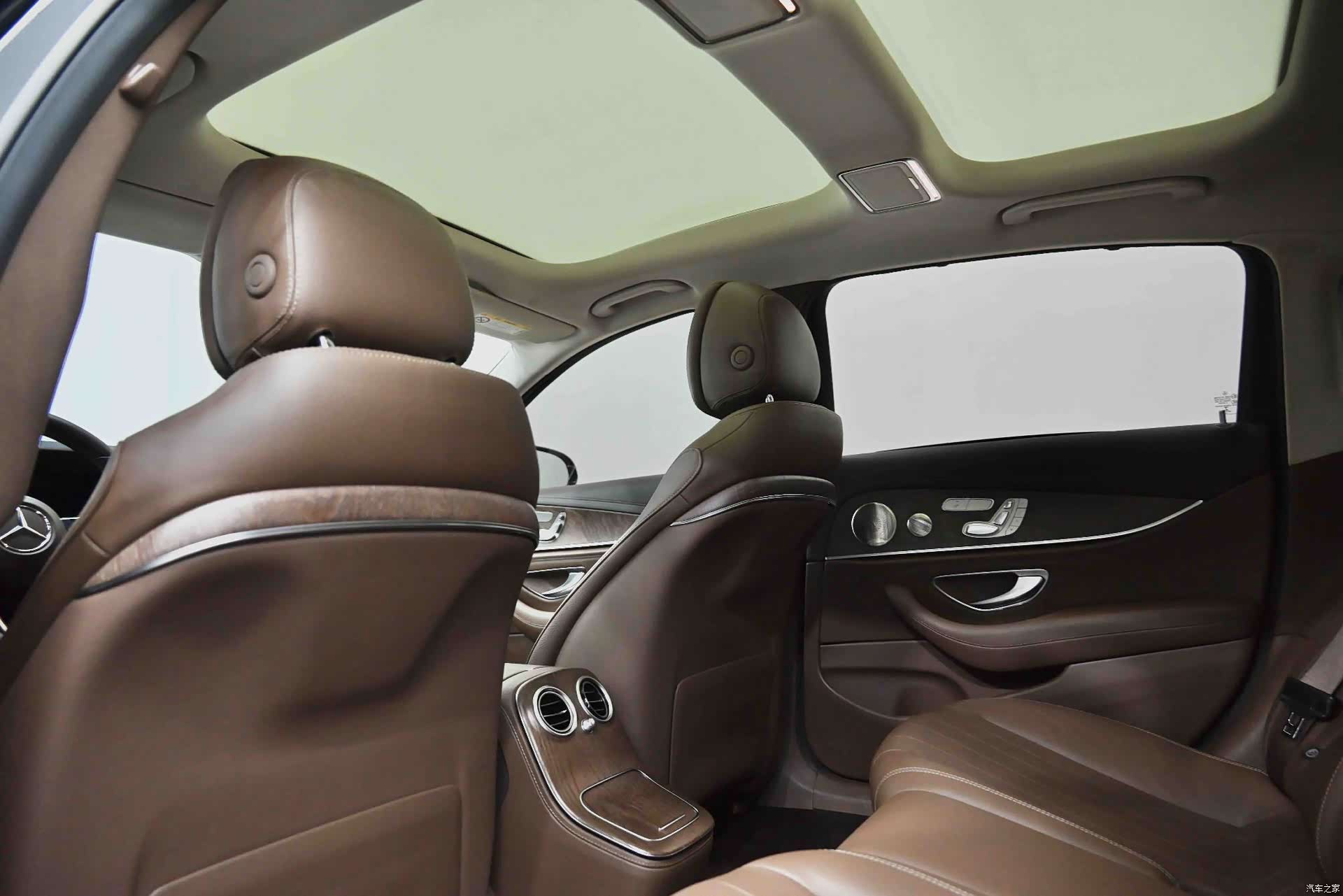 Mercedes-Benz E-Class, 2022 29