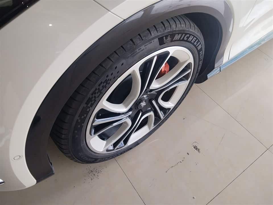 IM Motors Zhiji LS7 IM Motors Zhiji LS7