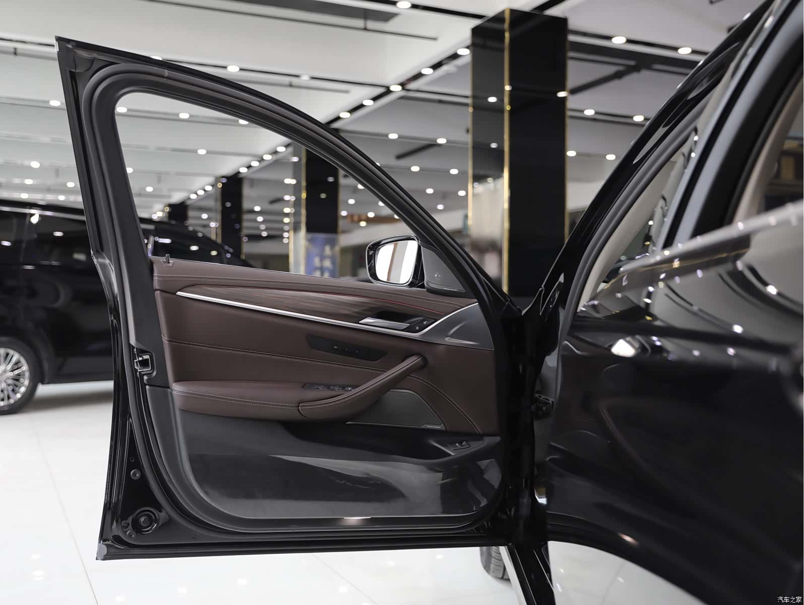 BMW 5 Series, 2022 все фото