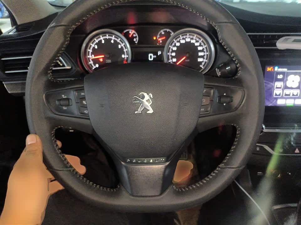 Peugeot 408