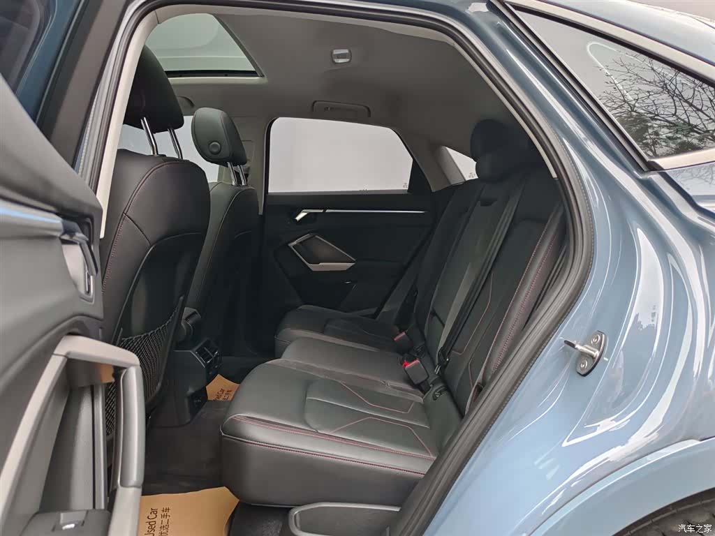 Audi Q3, 2022 11