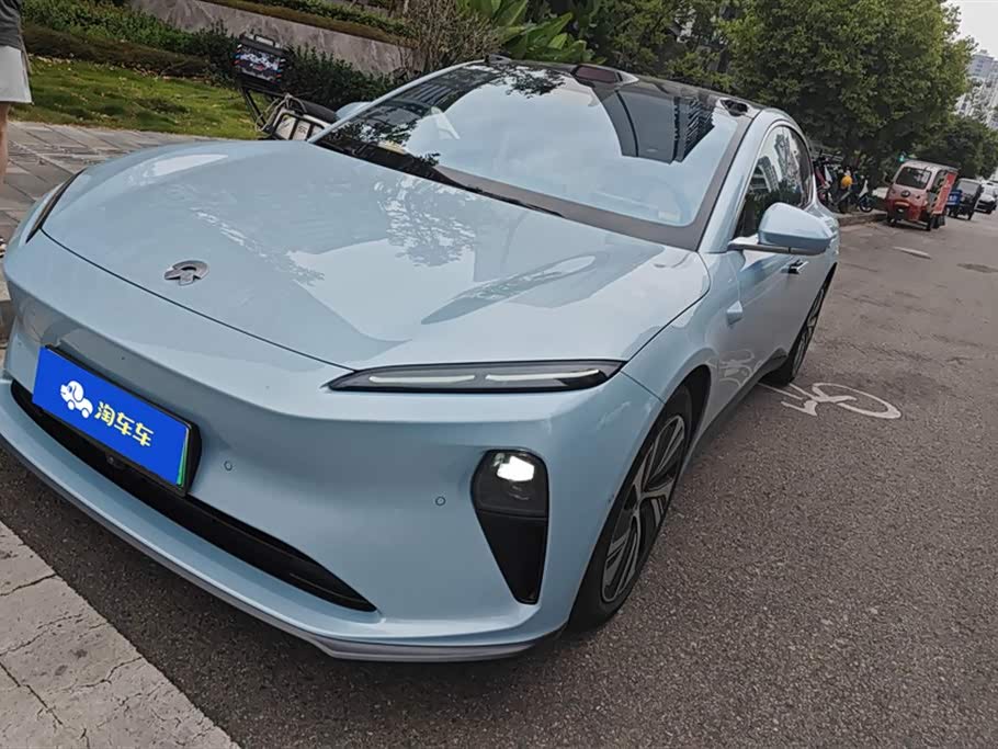 NIO ET5
