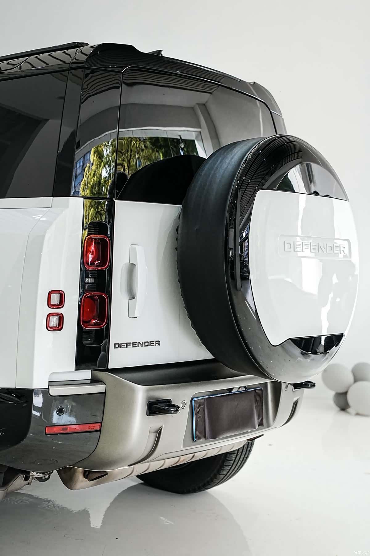 Land Rover Defender, 2024 8
