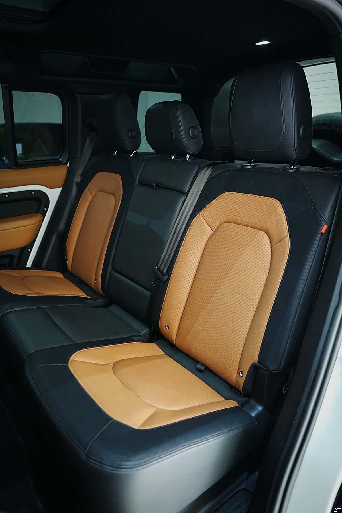 Land Rover Defender, 2024 17