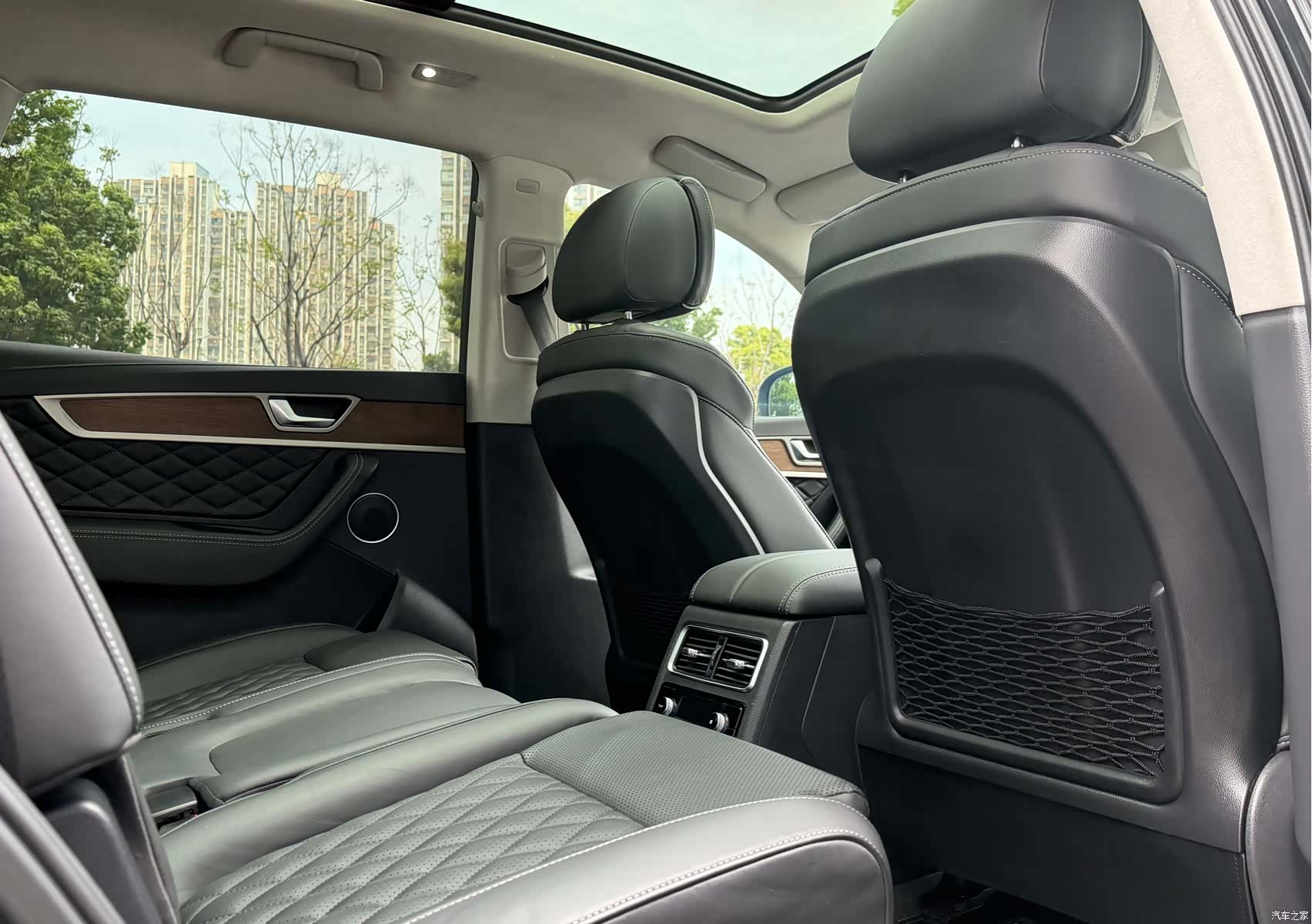 Hongqi HS7, 2021 11