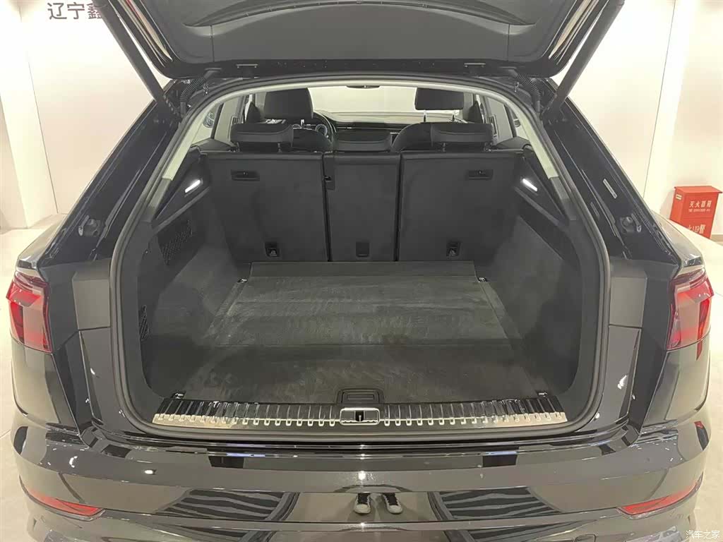 Audi Q8, 2025 6