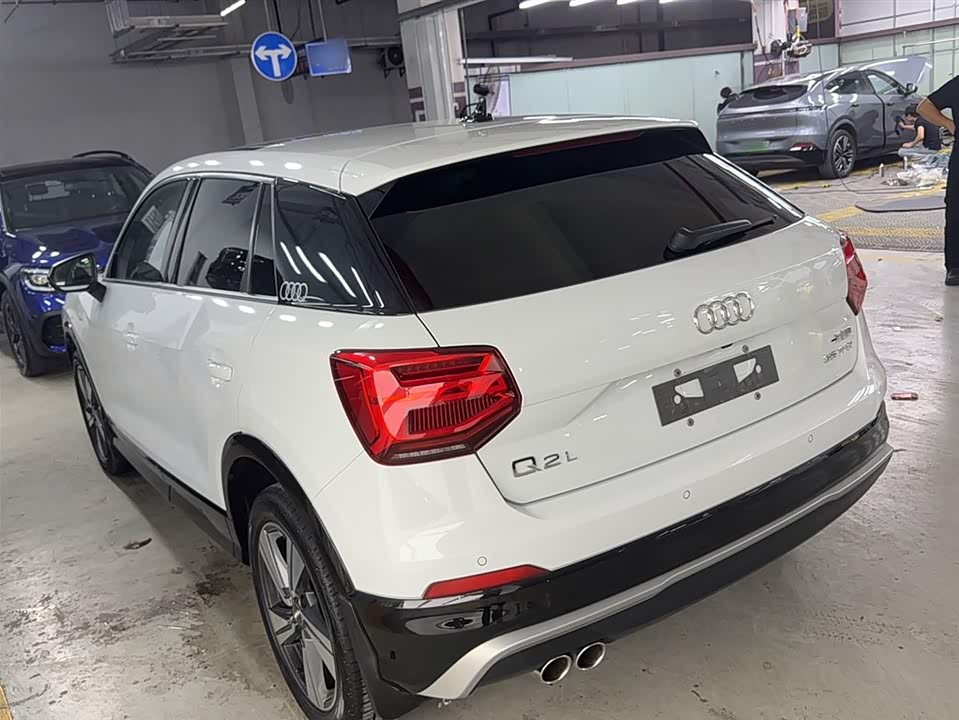 Audi Q2L