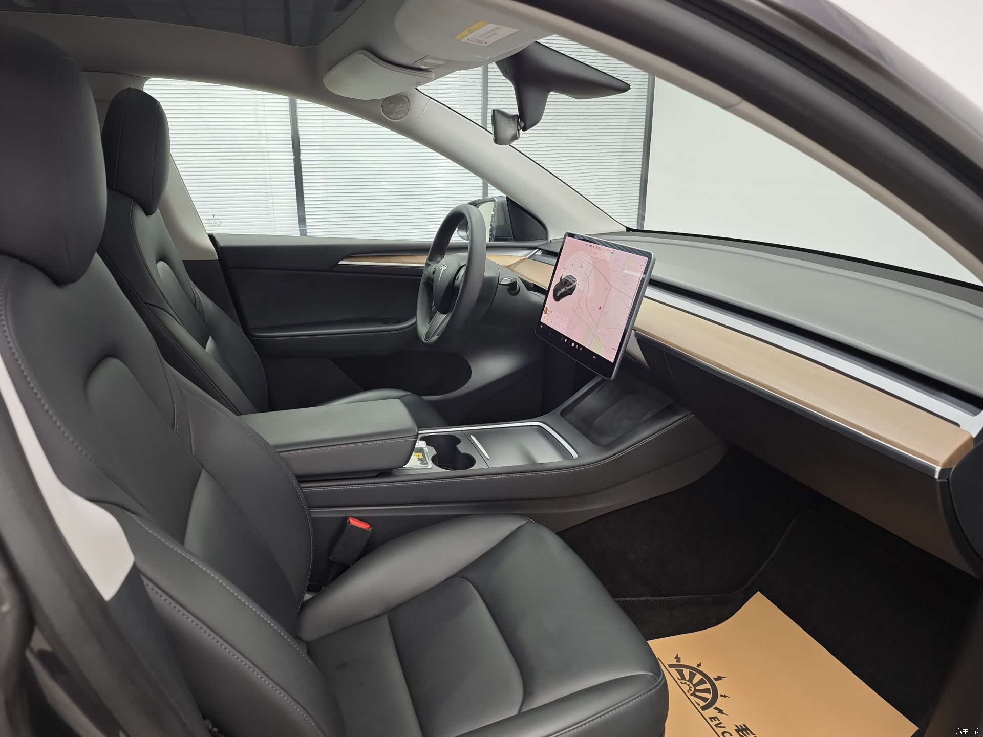 Tesla Model Y, 2021 12