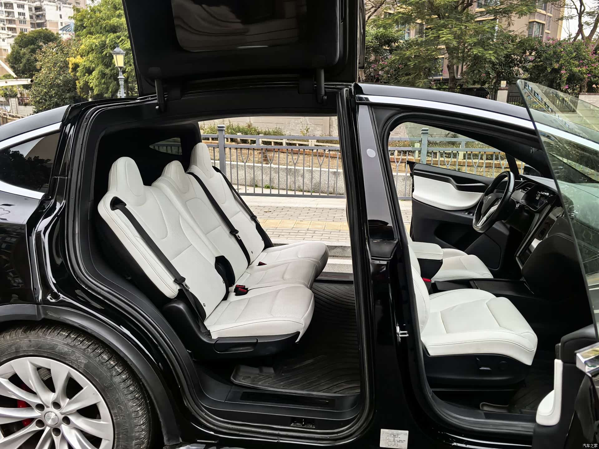 Tesla Model X, 2019 11