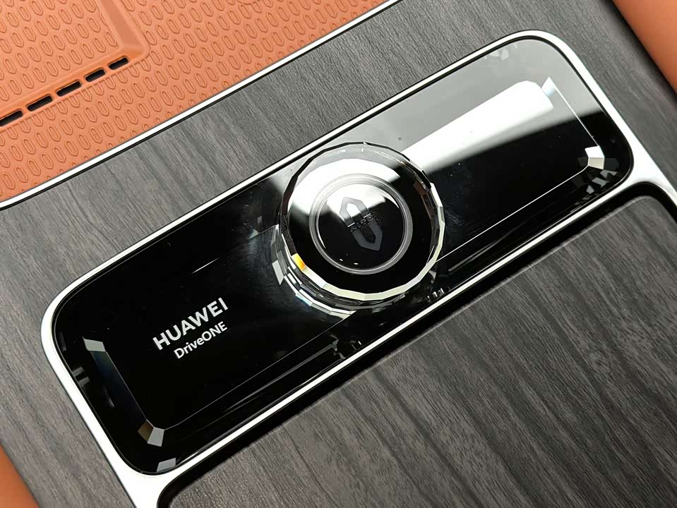 AITO Ask the world M9