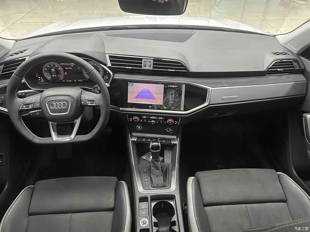 Audi Q3, 2023 2