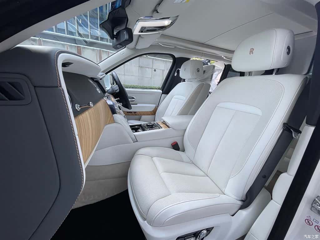 Rolls-Royce Cullinan, 2025 14