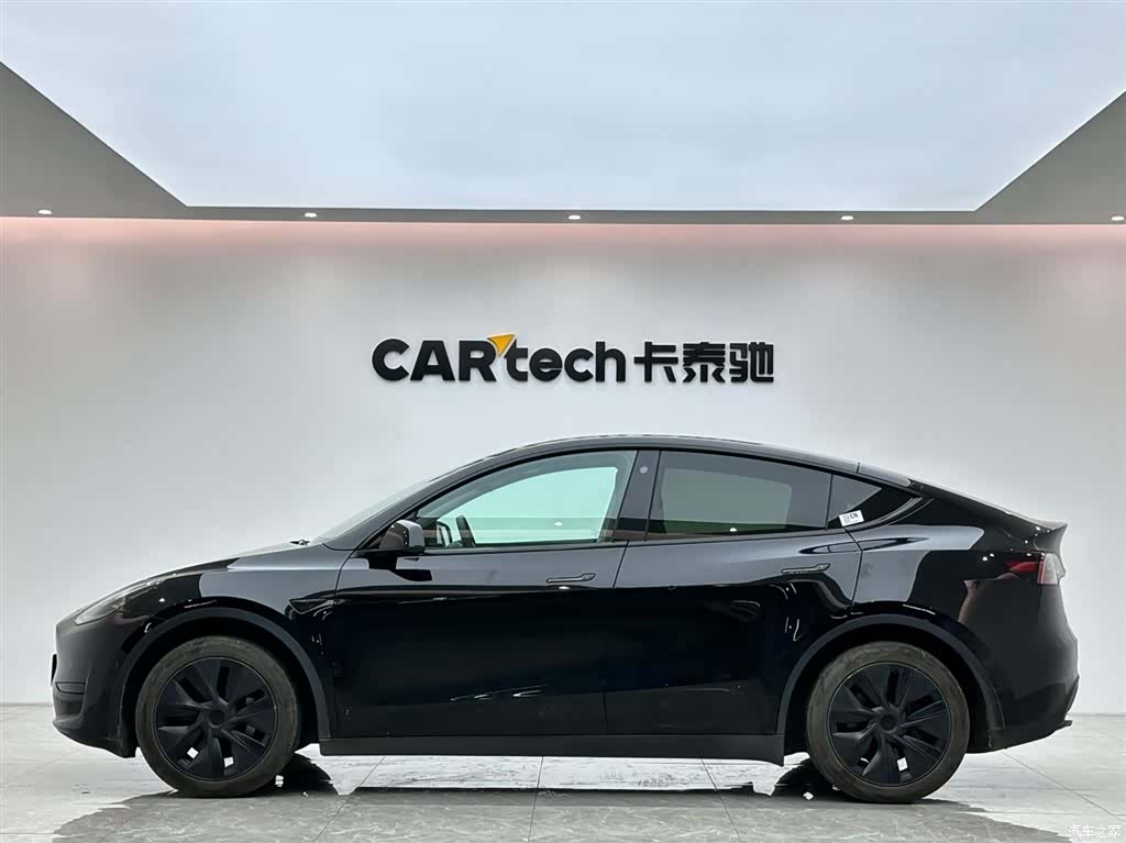 Tesla Model Y, 2023 2