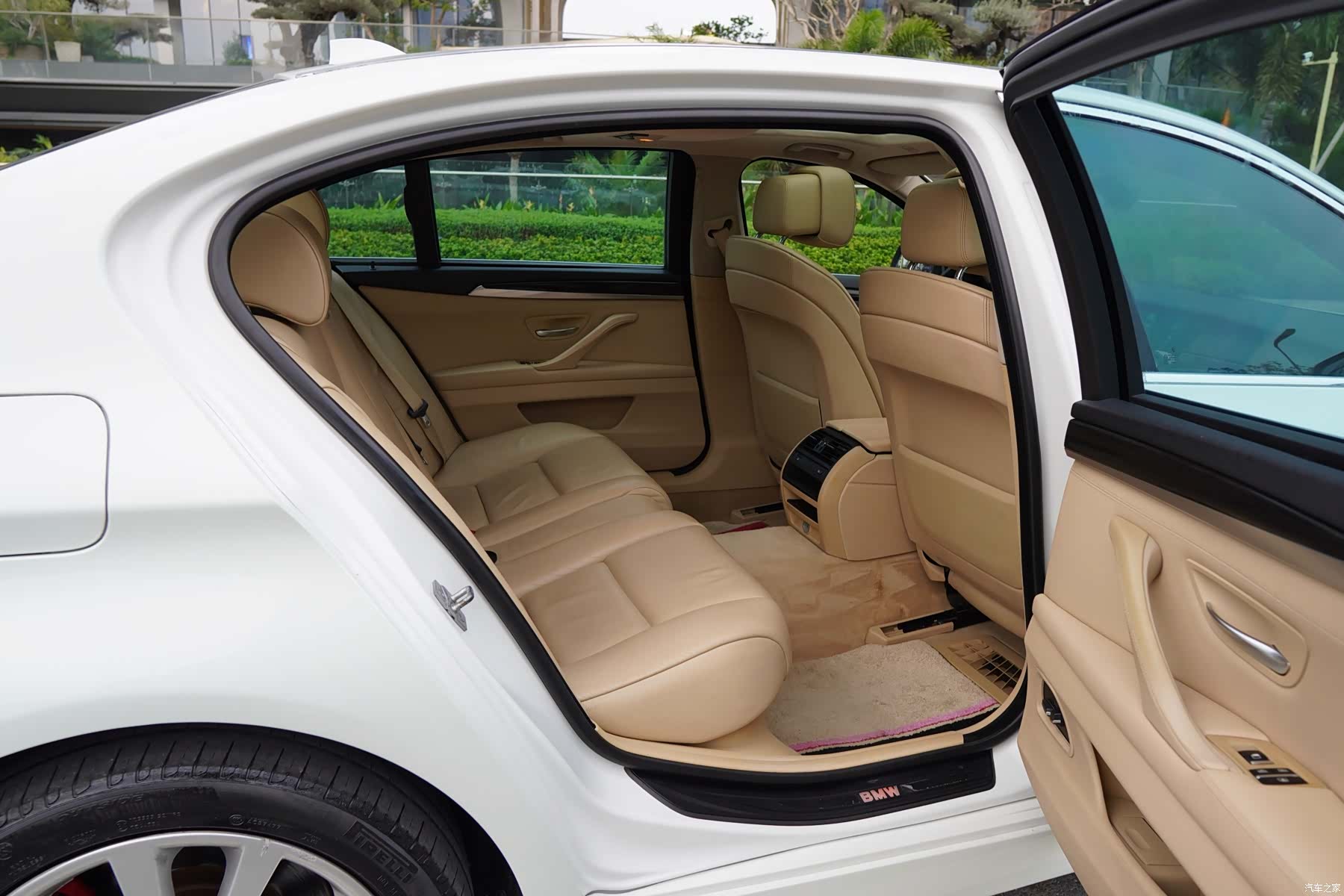 BMW 5 Series, 2011 15
