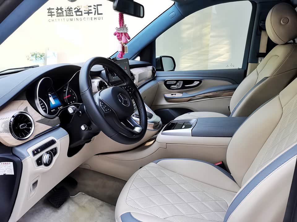 Mercedes-Benz V-class