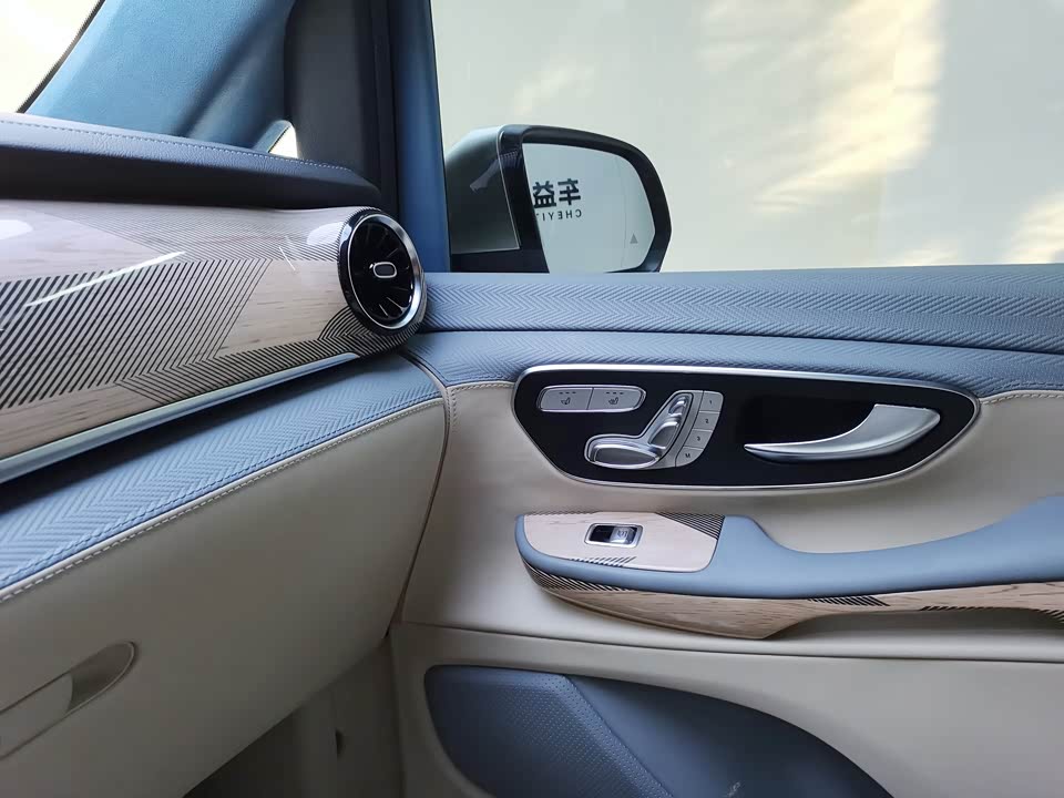 Mercedes-Benz V-class