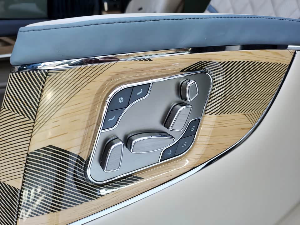 Mercedes-Benz V-class