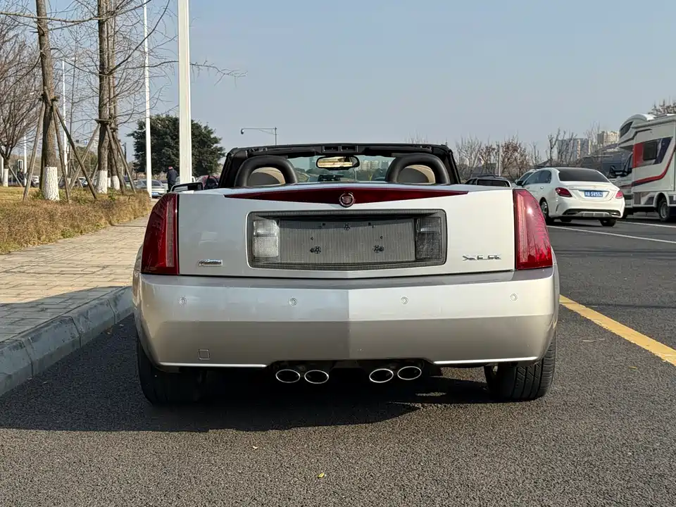 Cadillac XLR