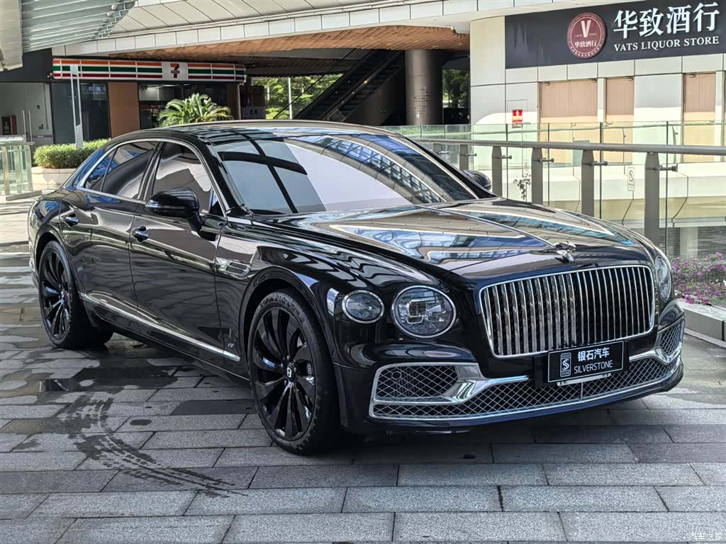 Bentley Flying Spur, 2022 3