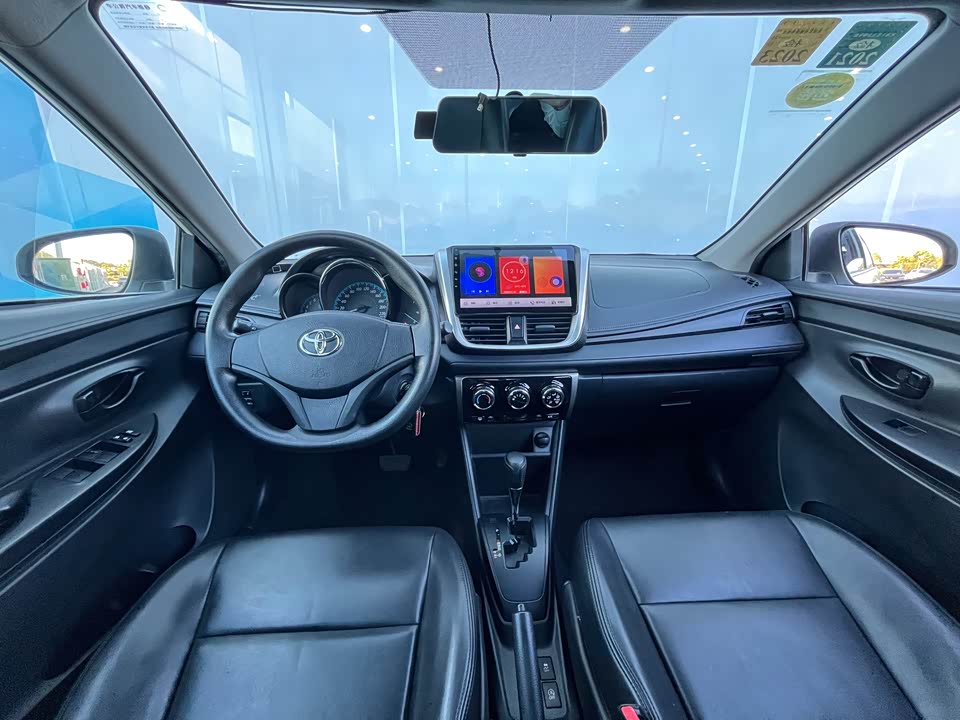 Toyota YARiS L to enjoy