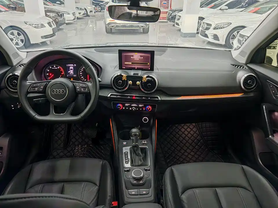Audi Q2L