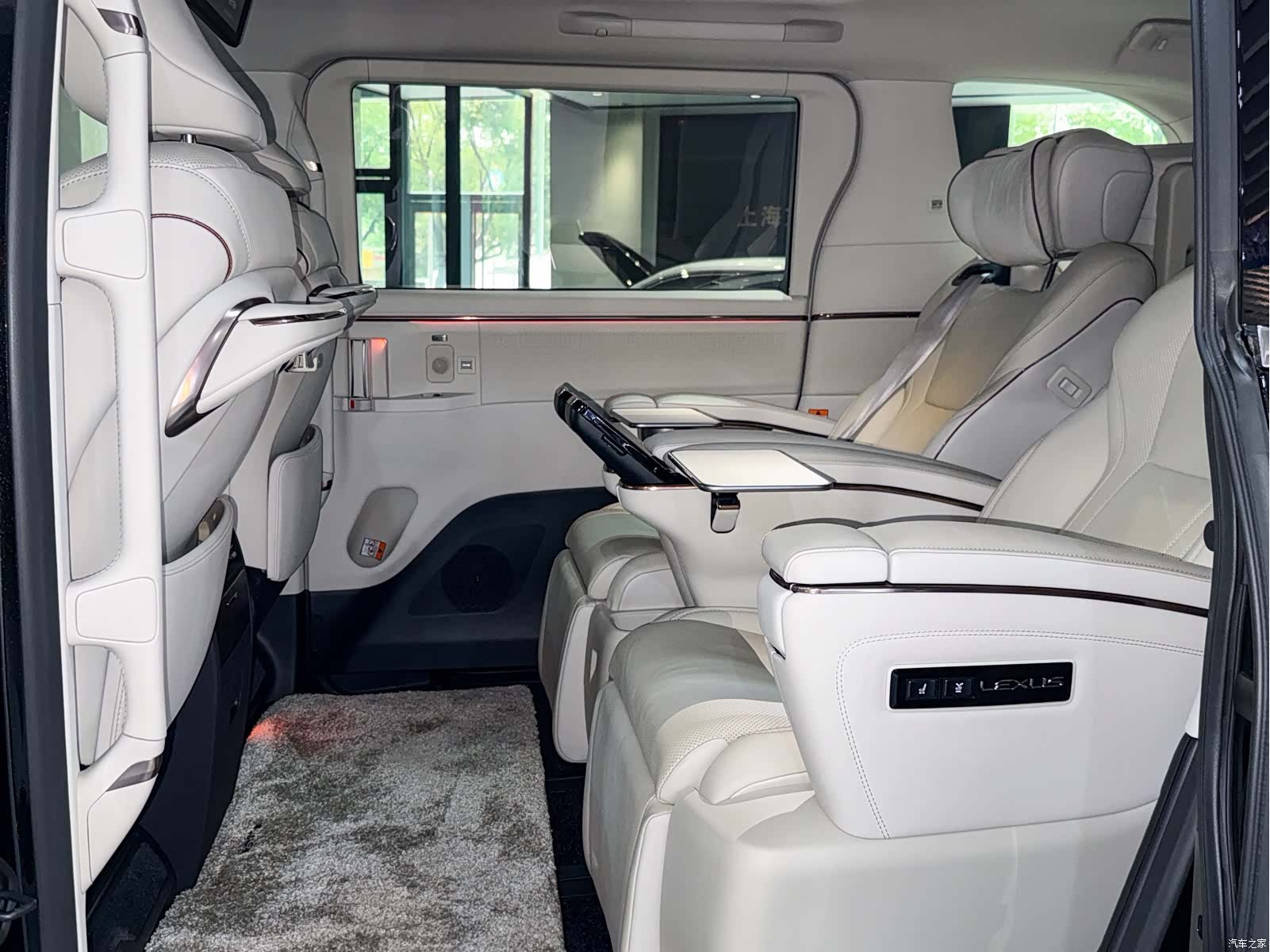 Lexus LM, 2024 21