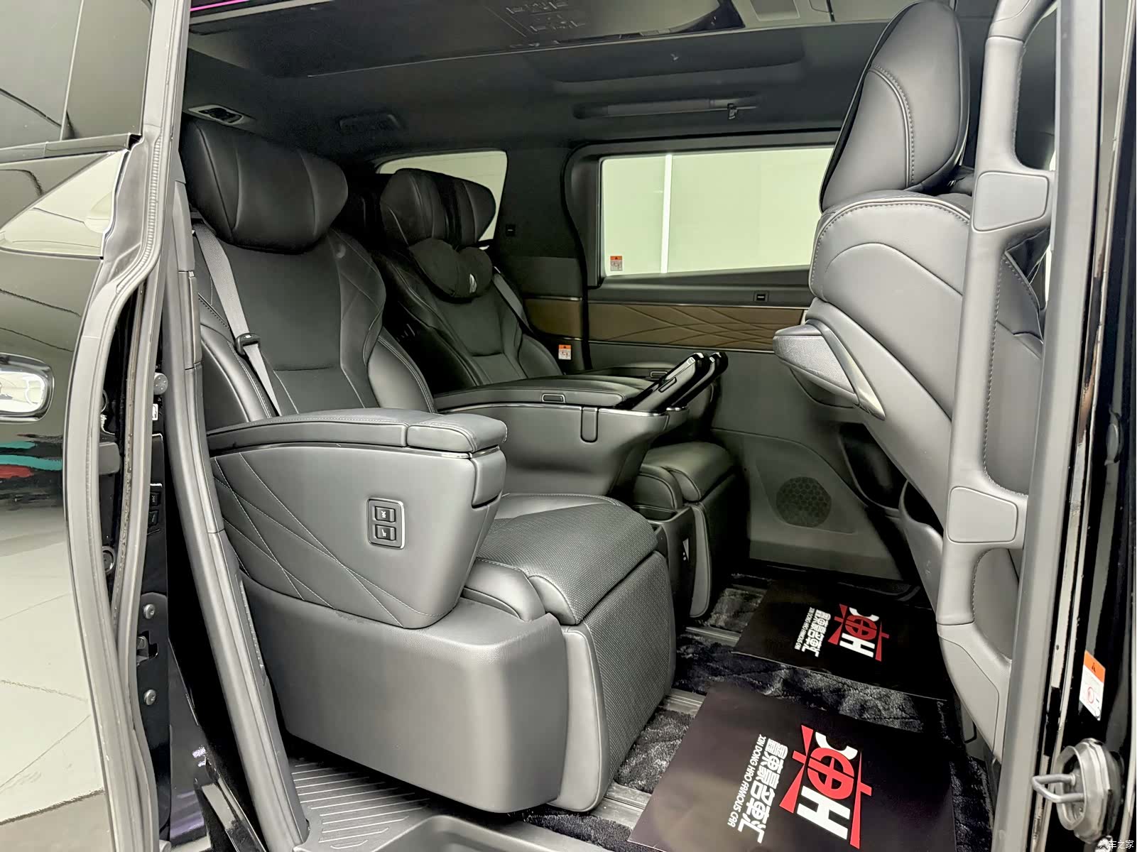 Toyota Alphard, 2024 12
