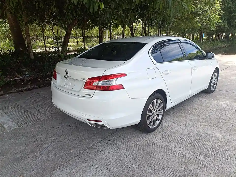 Peugeot 408