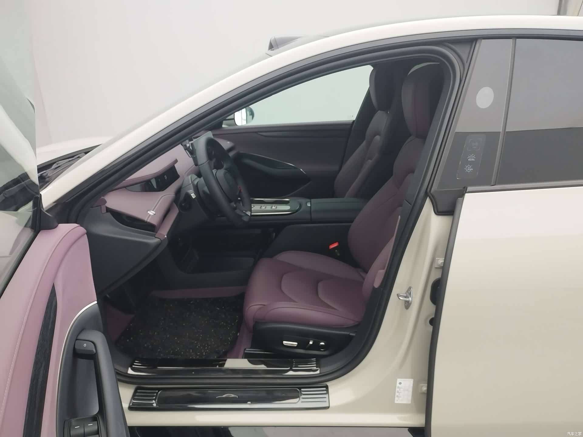 Xiaomi SU7, 2025 12