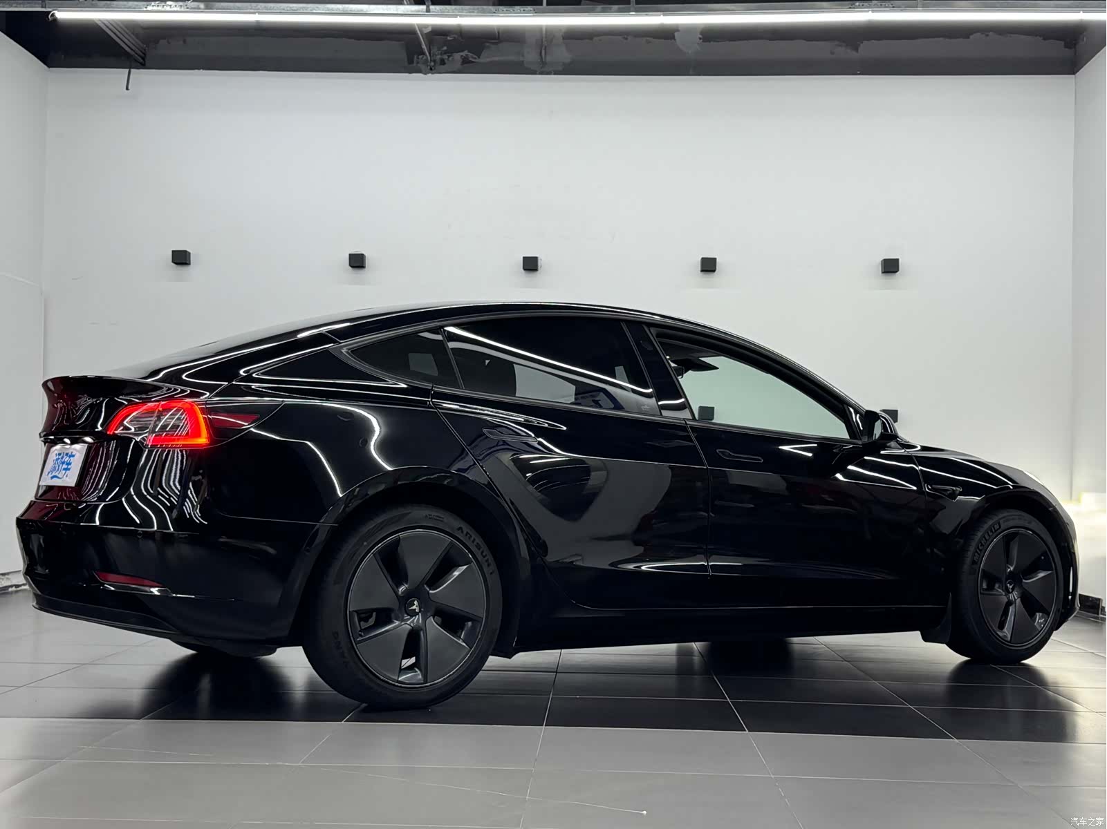Tesla Model 3, 2023 15