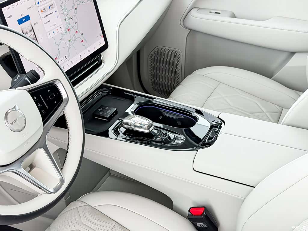 Volvo EM90, 2024 6