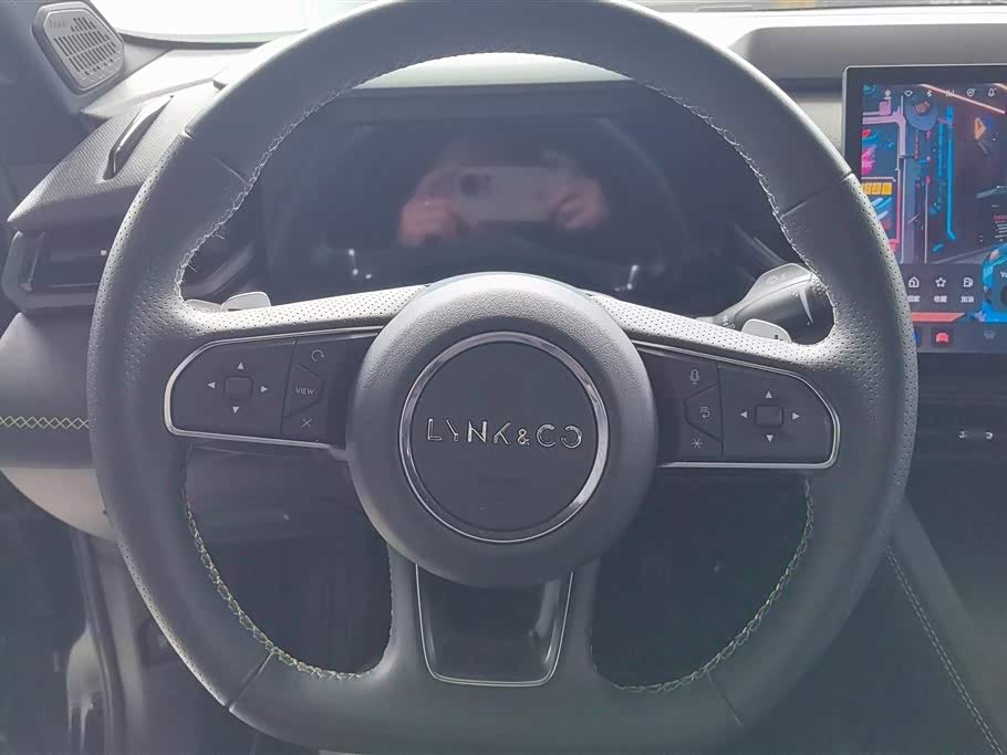 Lynk & Co 03
