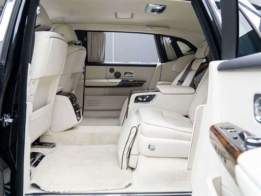 Rolls-Royce Phantom, 2018 14