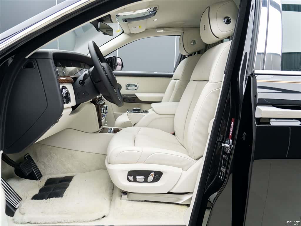 Rolls-Royce Phantom, 2018 11
