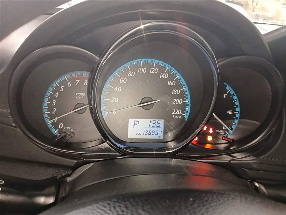 Toyota YARiS L to enjoy