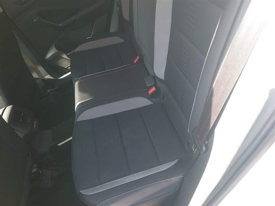 Volkswagen T-ROC exploring Songs