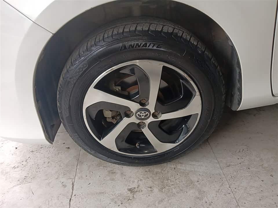 Toyota YARiS L to enjoy