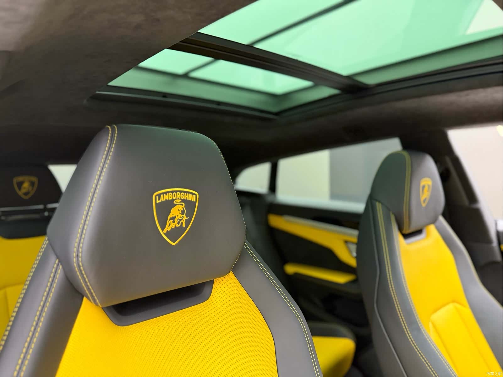 Lamborghini Urus, 2023 19