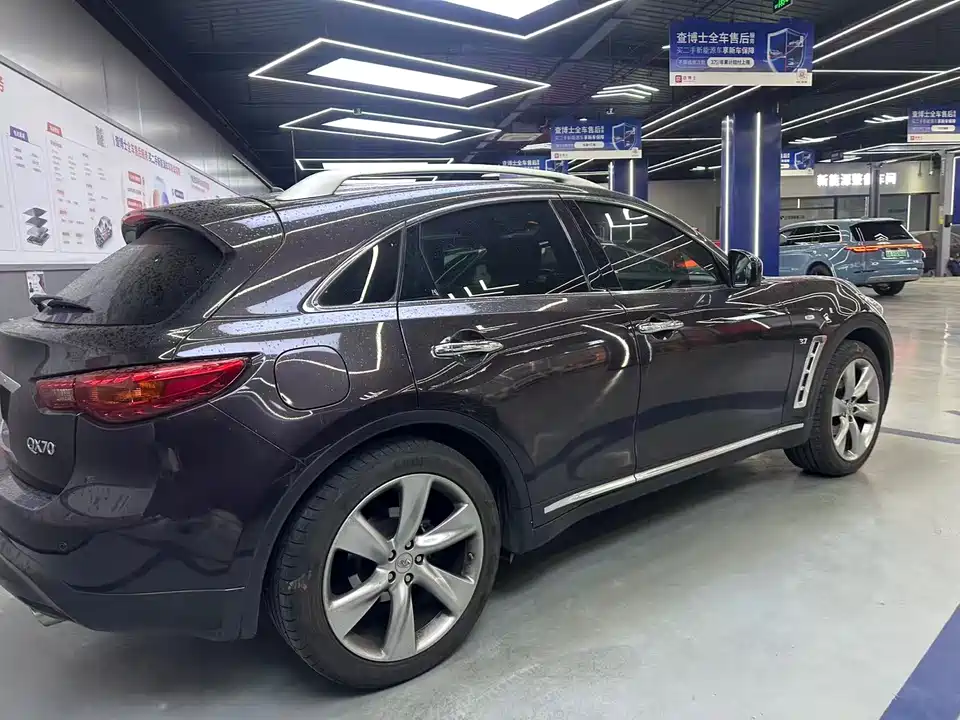 Infiniti QX70