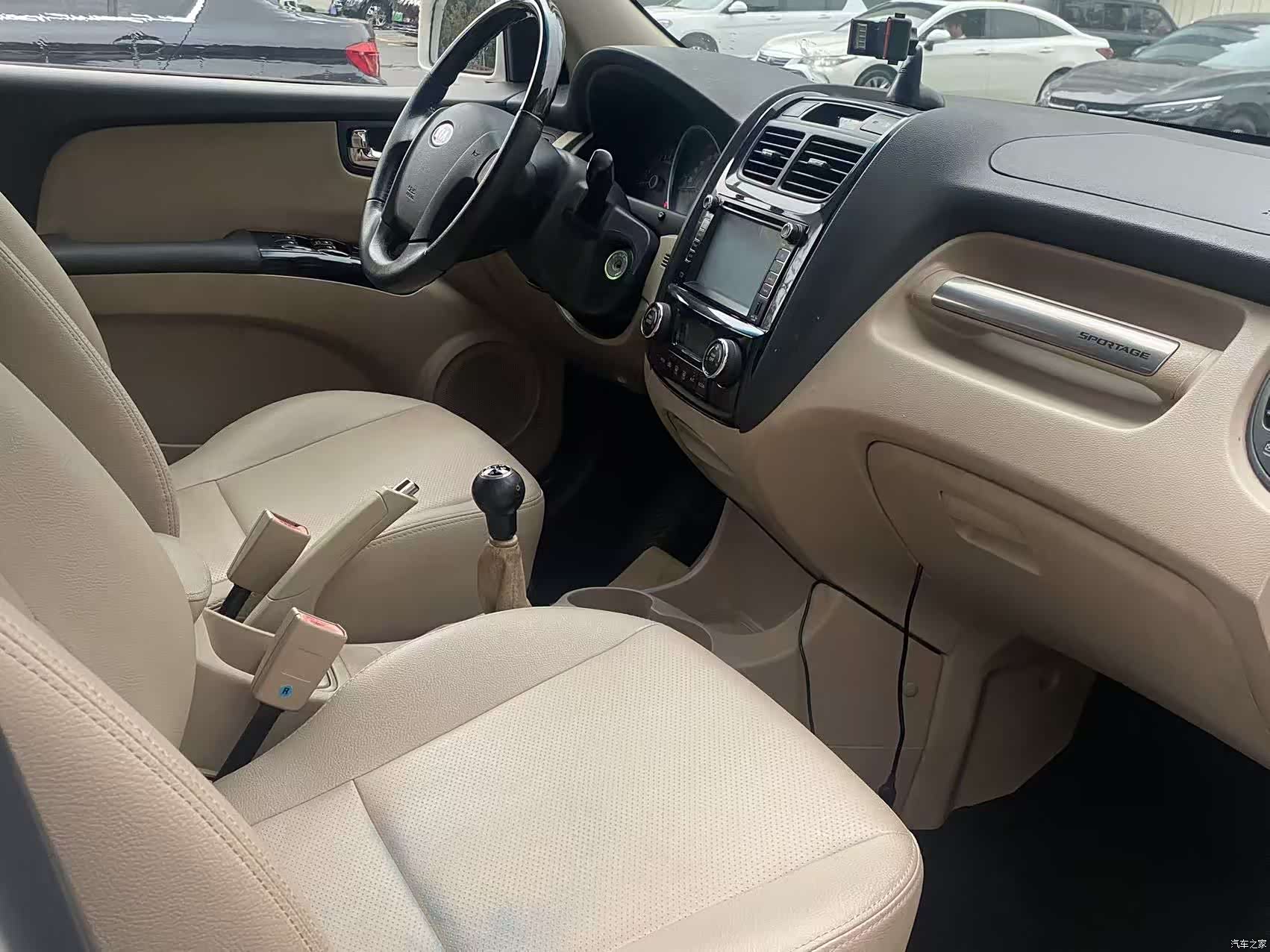 Kia GLS, 2011 14
