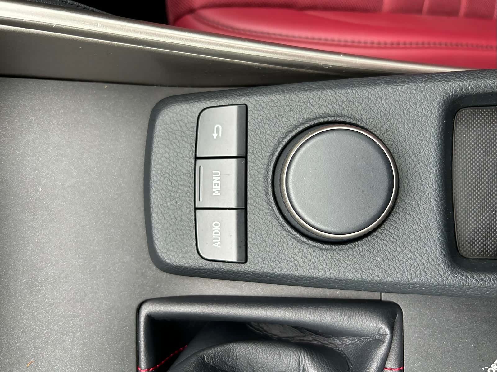 Lexus IS, 2016 23
