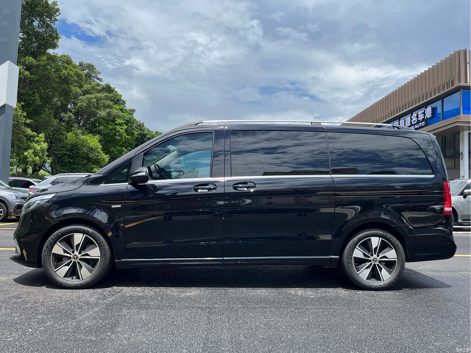 Mercedes-Benz V-Class, 2022 3