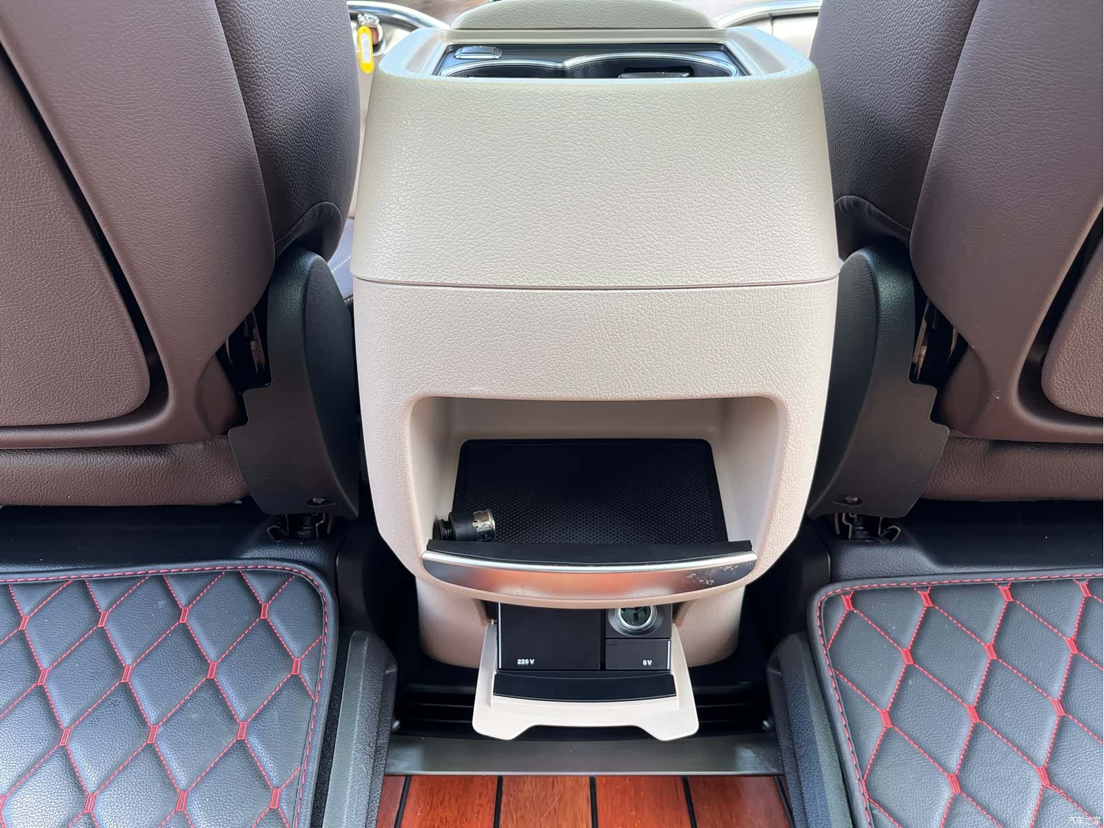 Mercedes-Benz V-Class, 2022 15