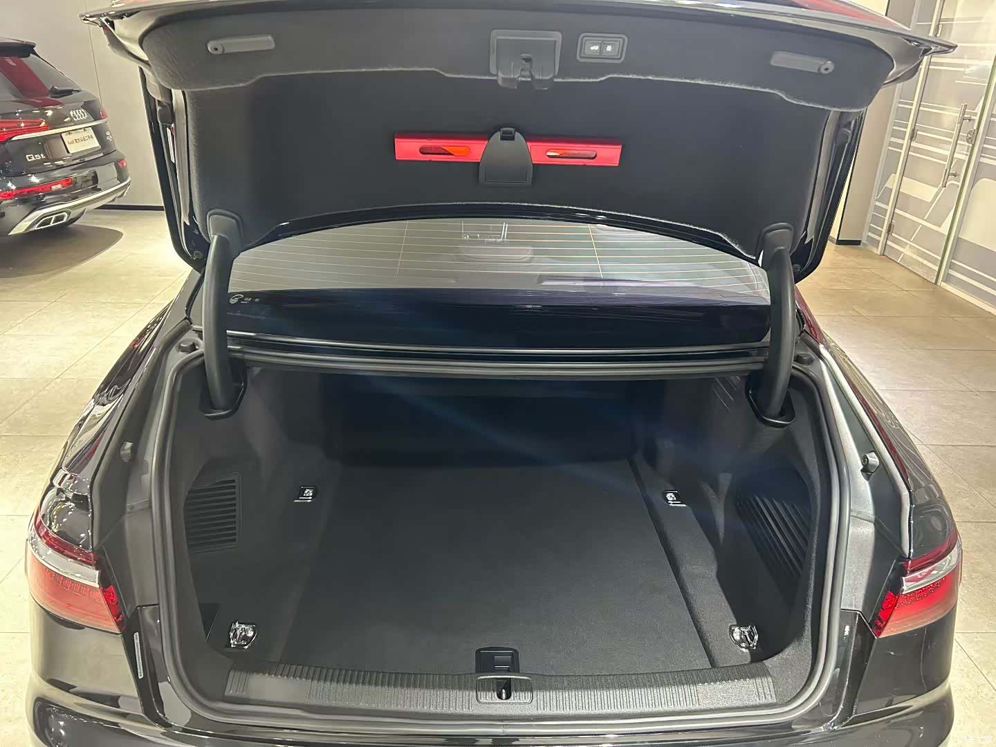 Audi A8L, 2022 все фото