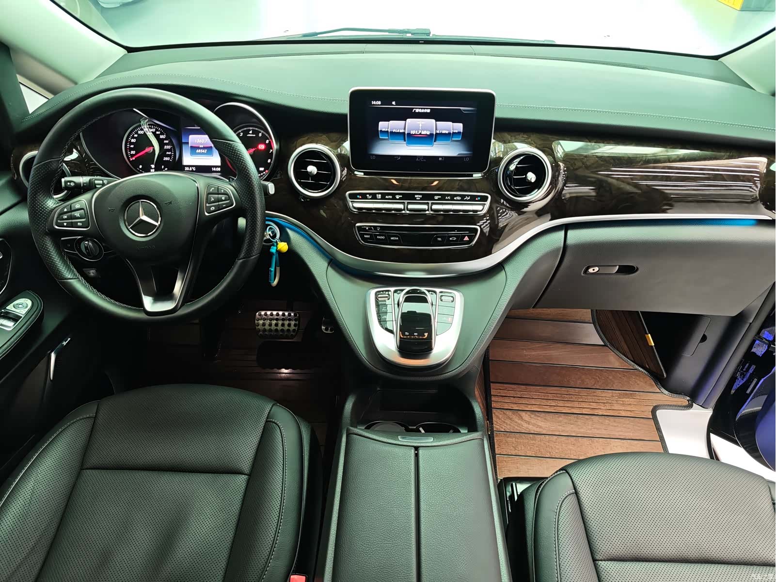 Mercedes-Benz V-Class, 2020 14