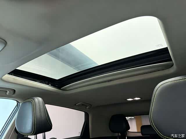 Geely Coolray, 2022 10