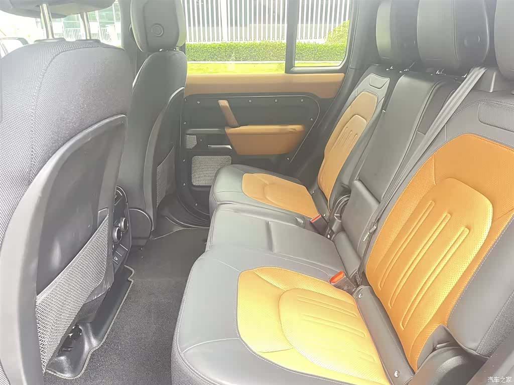 Land Rover Defender, 2023 18