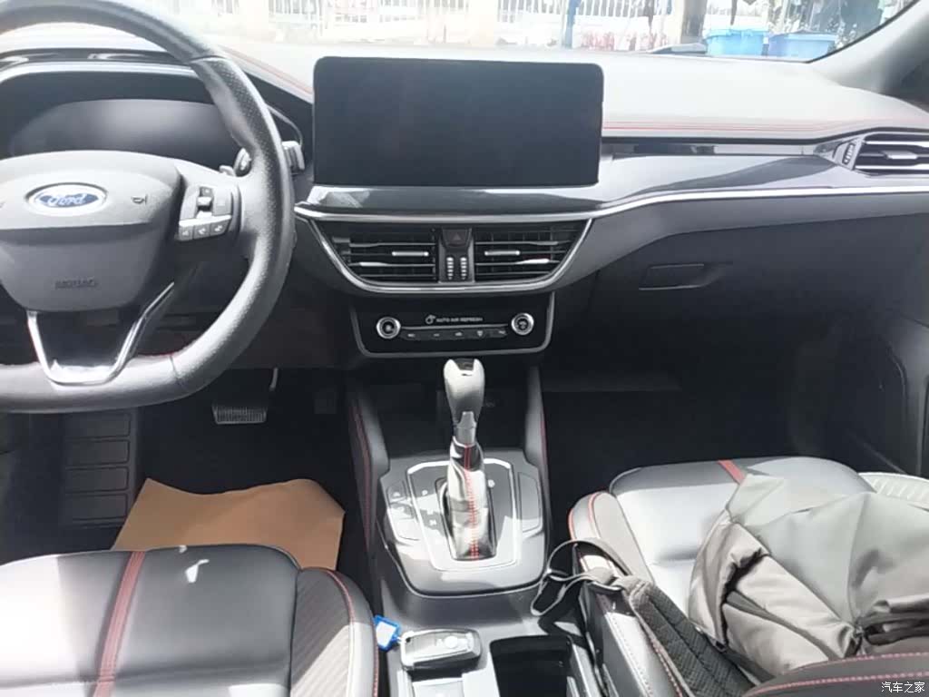 Ford Focus, 2023 13
